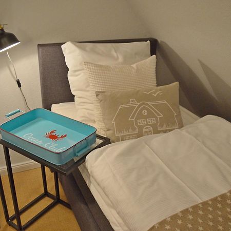 Morderne 3-Zimmerwohnung In Einer Hausscheibe Unter Reet Вестерланд Екстериор снимка